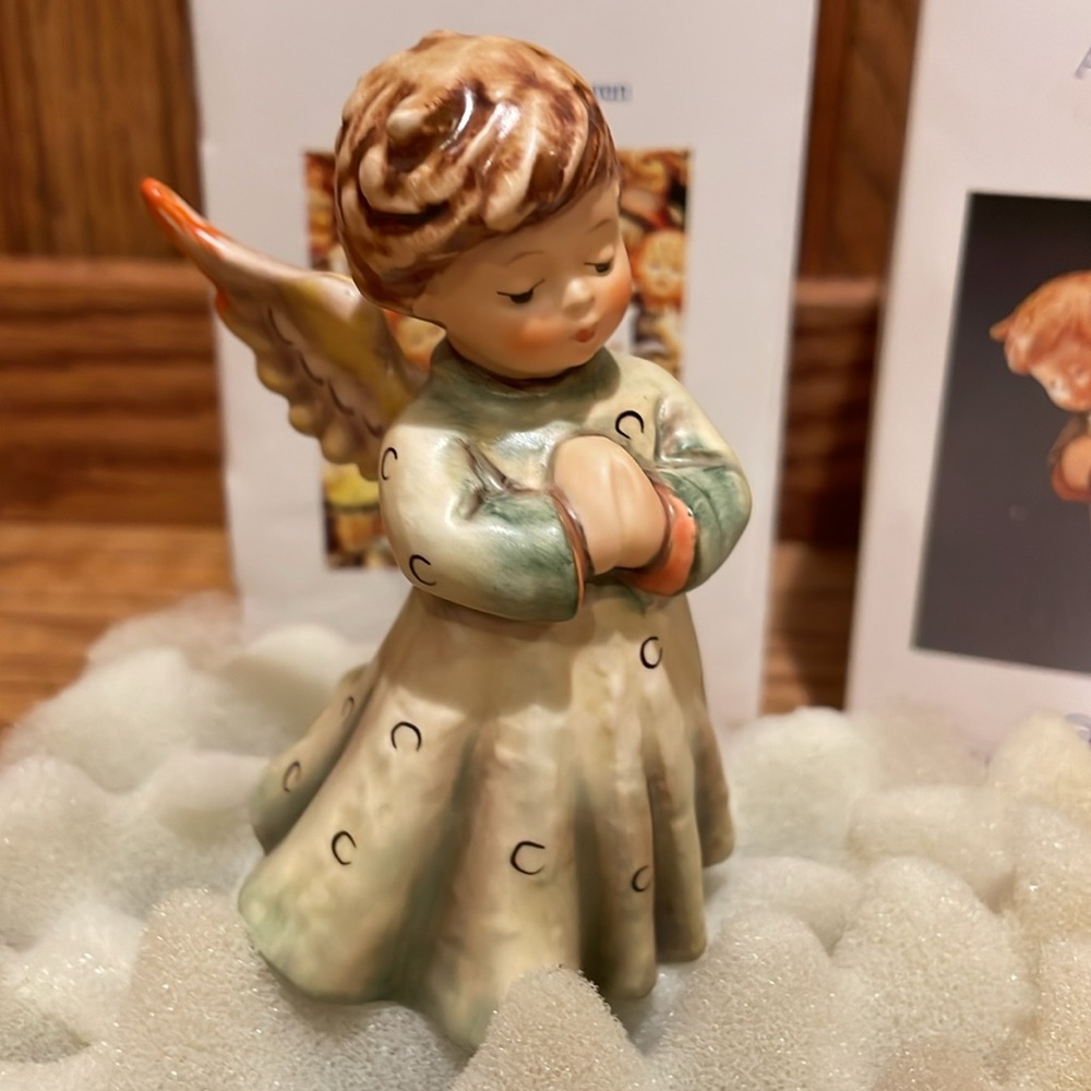 Goebel Hummel 1990 Annual #243 Ornament Angel “Peace on Earth” 3rd Edition